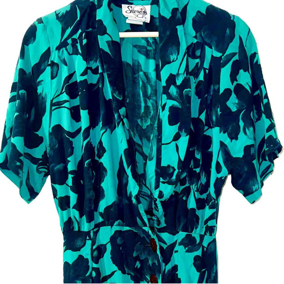 Dresses - Picture 1 of 5